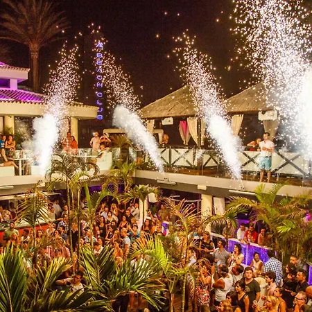 Home2book & Nightlife Americas, Terrace شقة أرونا